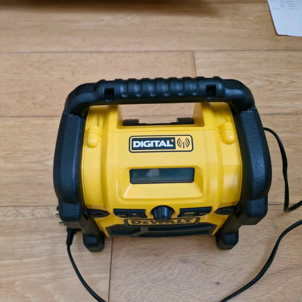 Dewalt radio - Image 2