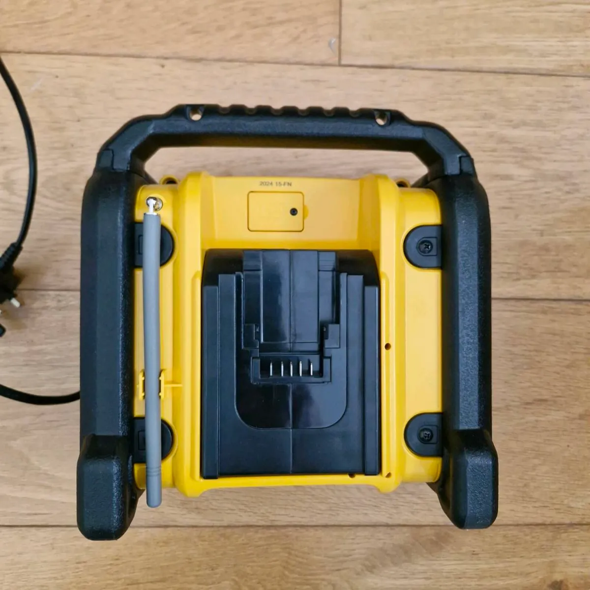 Dewalt radio - Image 3