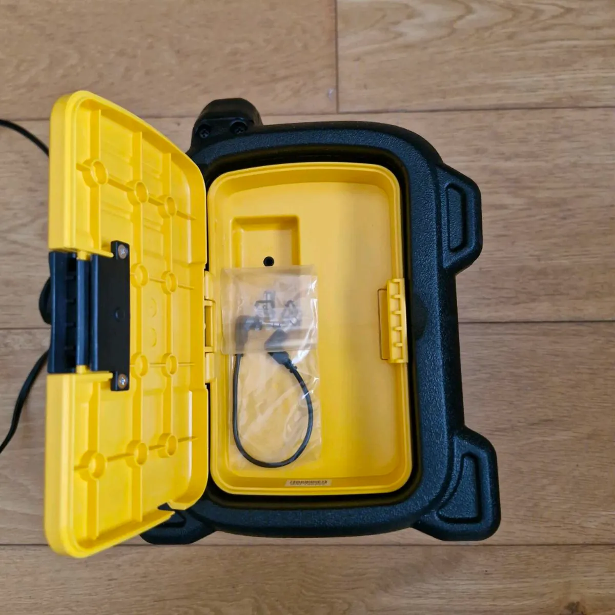 Dewalt radio - Image 4