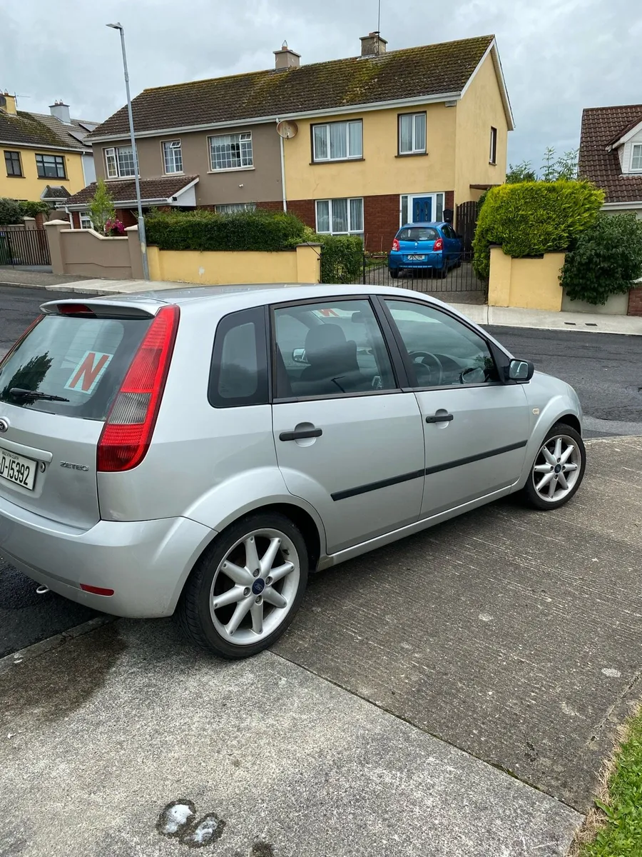 Ford fiesta 2005 - Image 4