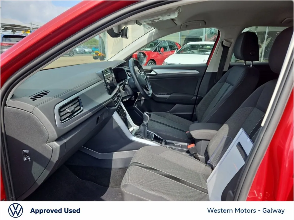Volkswagen T-Roc Life  Rear Camera  Alloys  App C - Image 4
