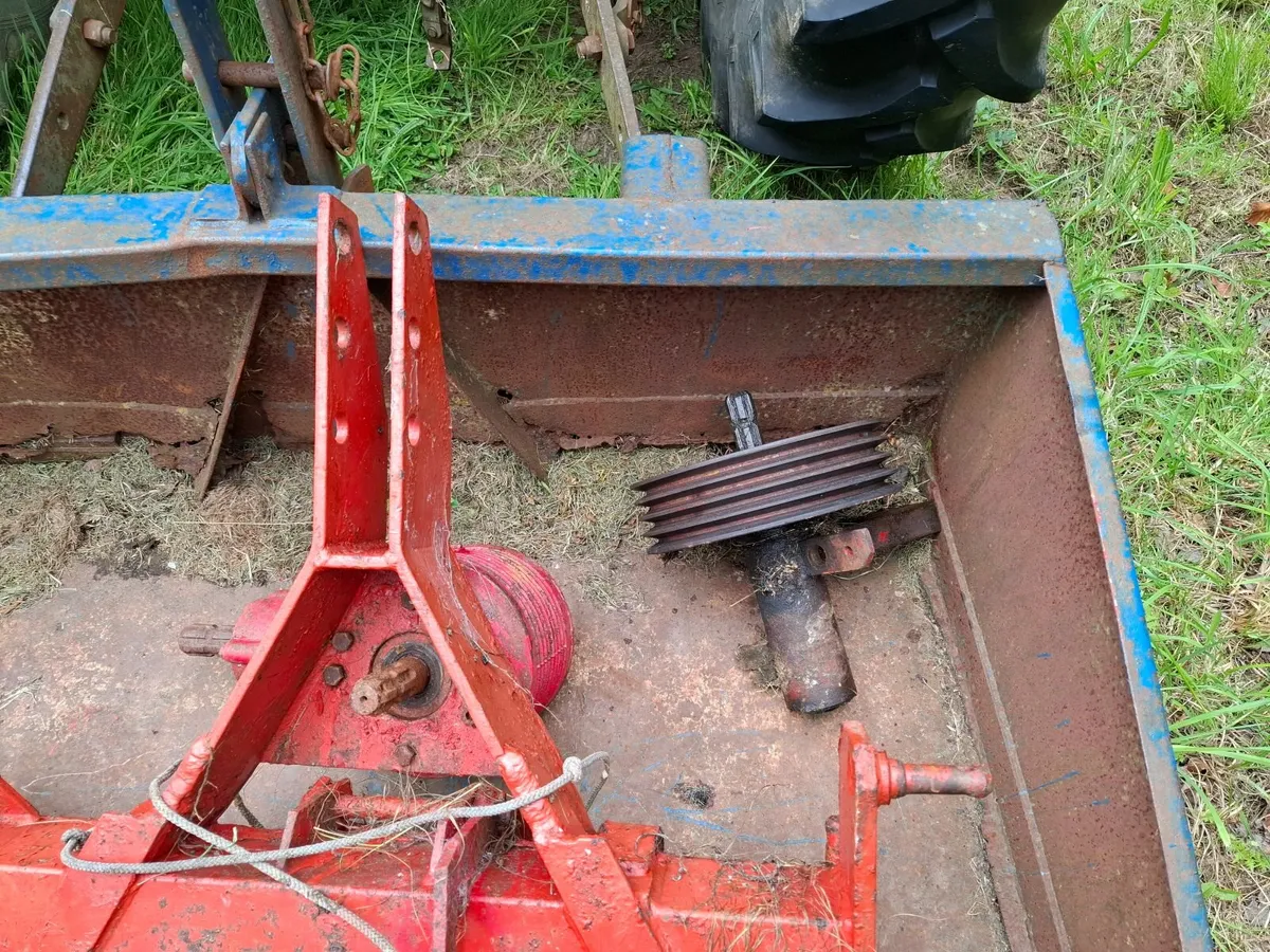 TWO SRAGELESE Single Chop HAVESTERS and parts - Image 2