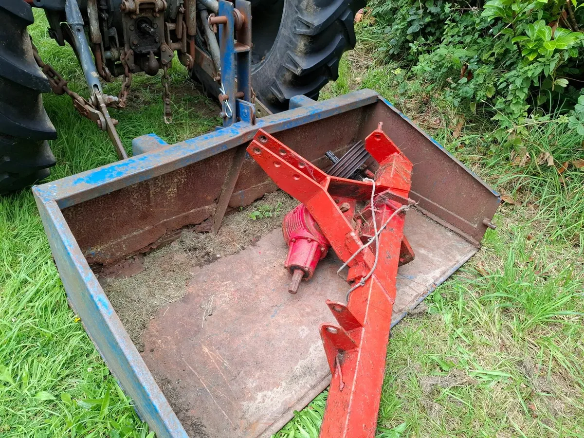 TWO SRAGELESE Single Chop HAVESTERS and parts - Image 3