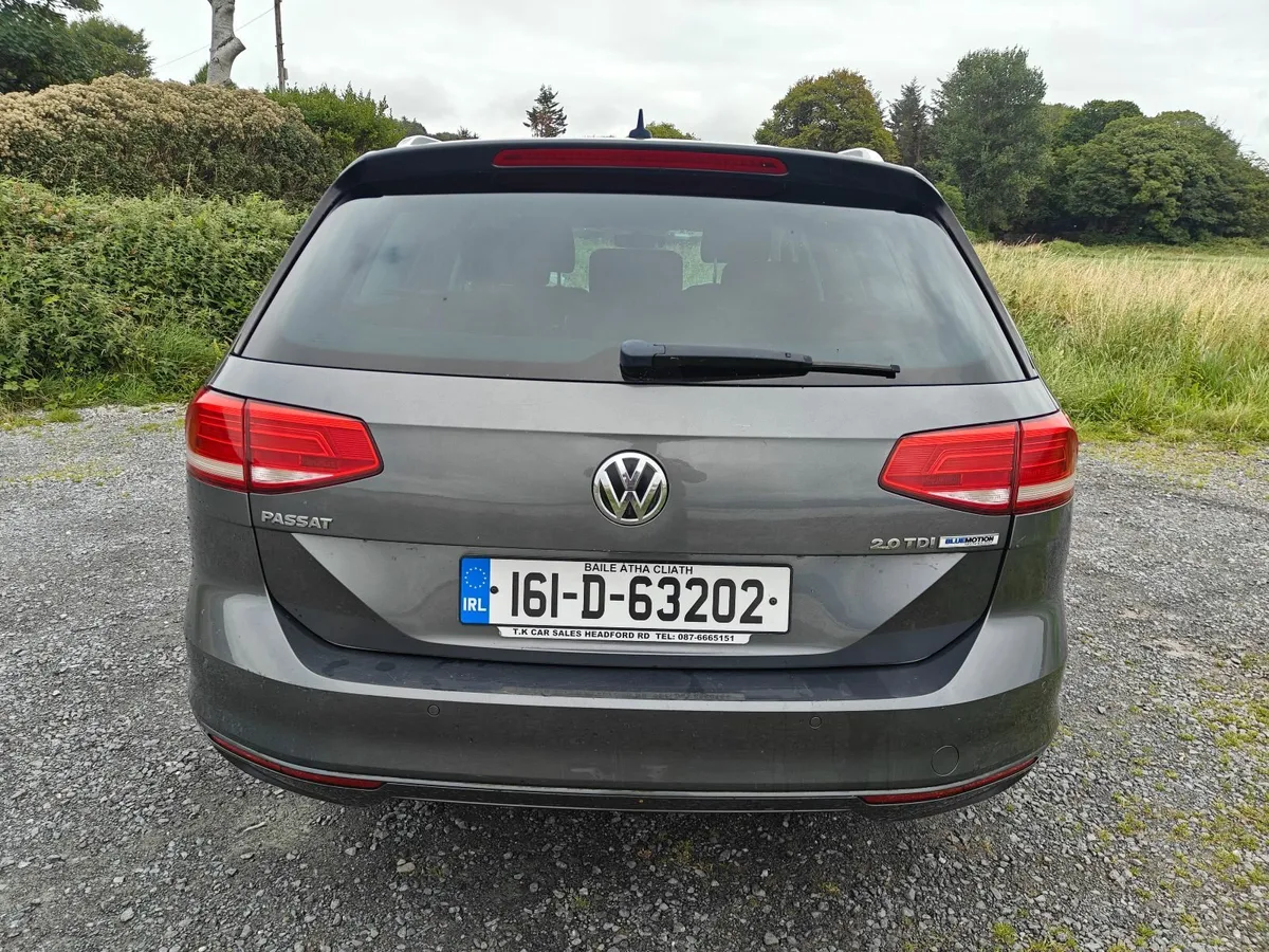 Volkswagen Passat 2016 - Image 2