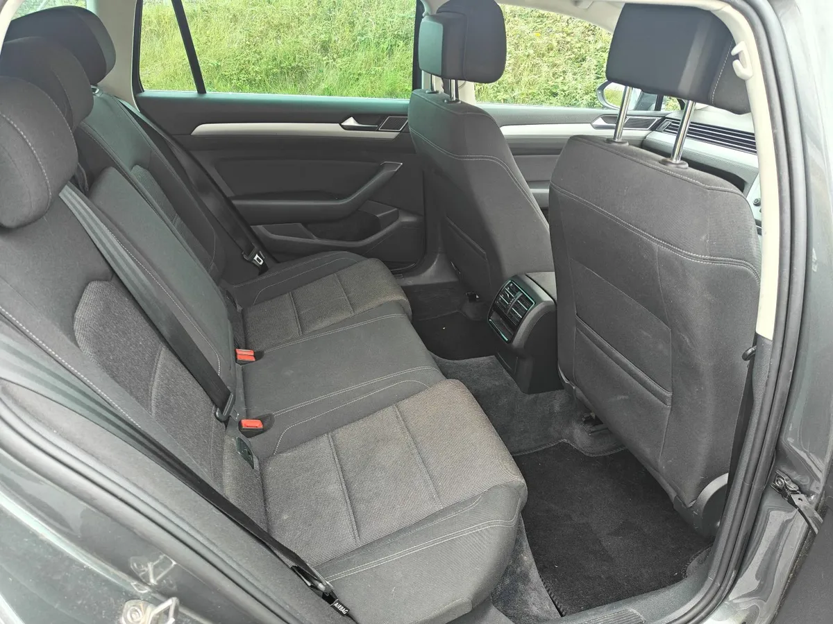 Volkswagen Passat 2016 - Image 3