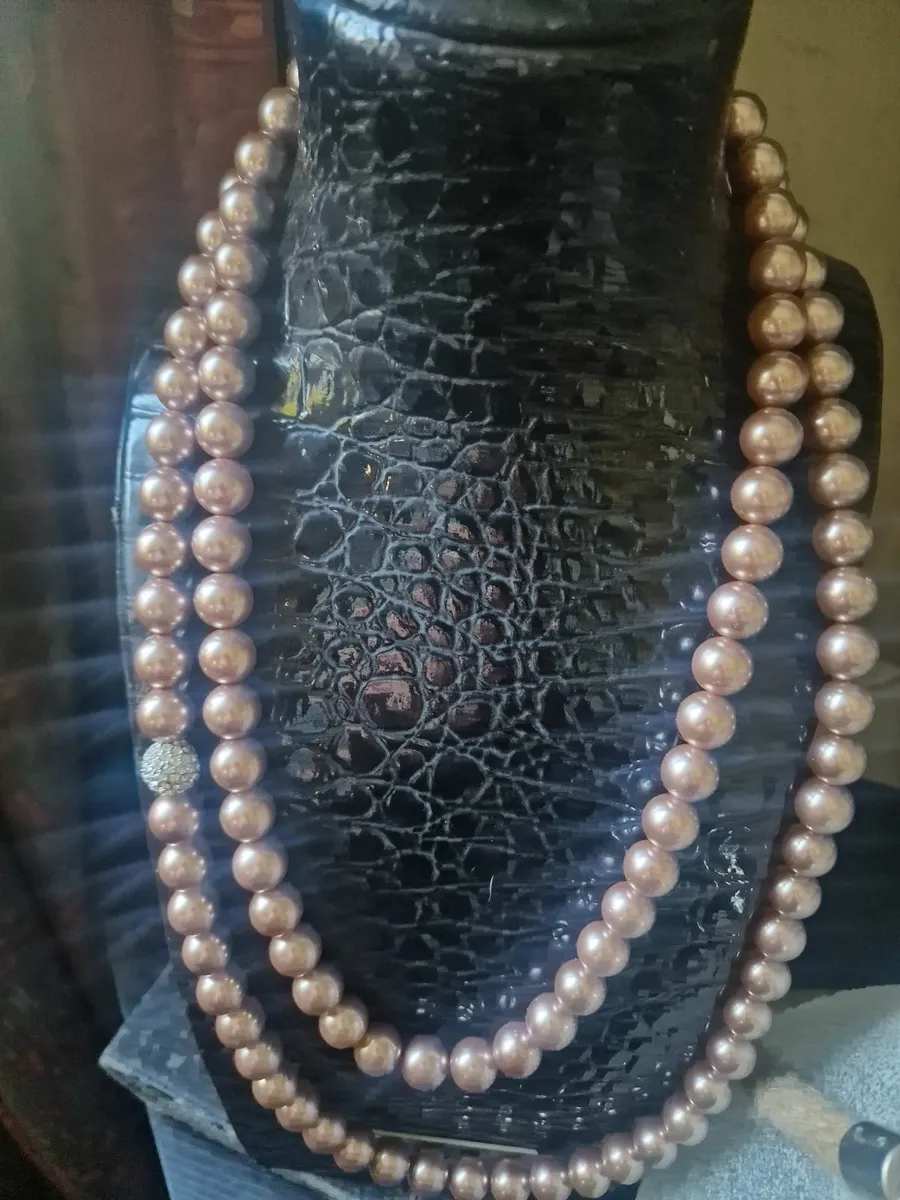 Jewellery - Image 1