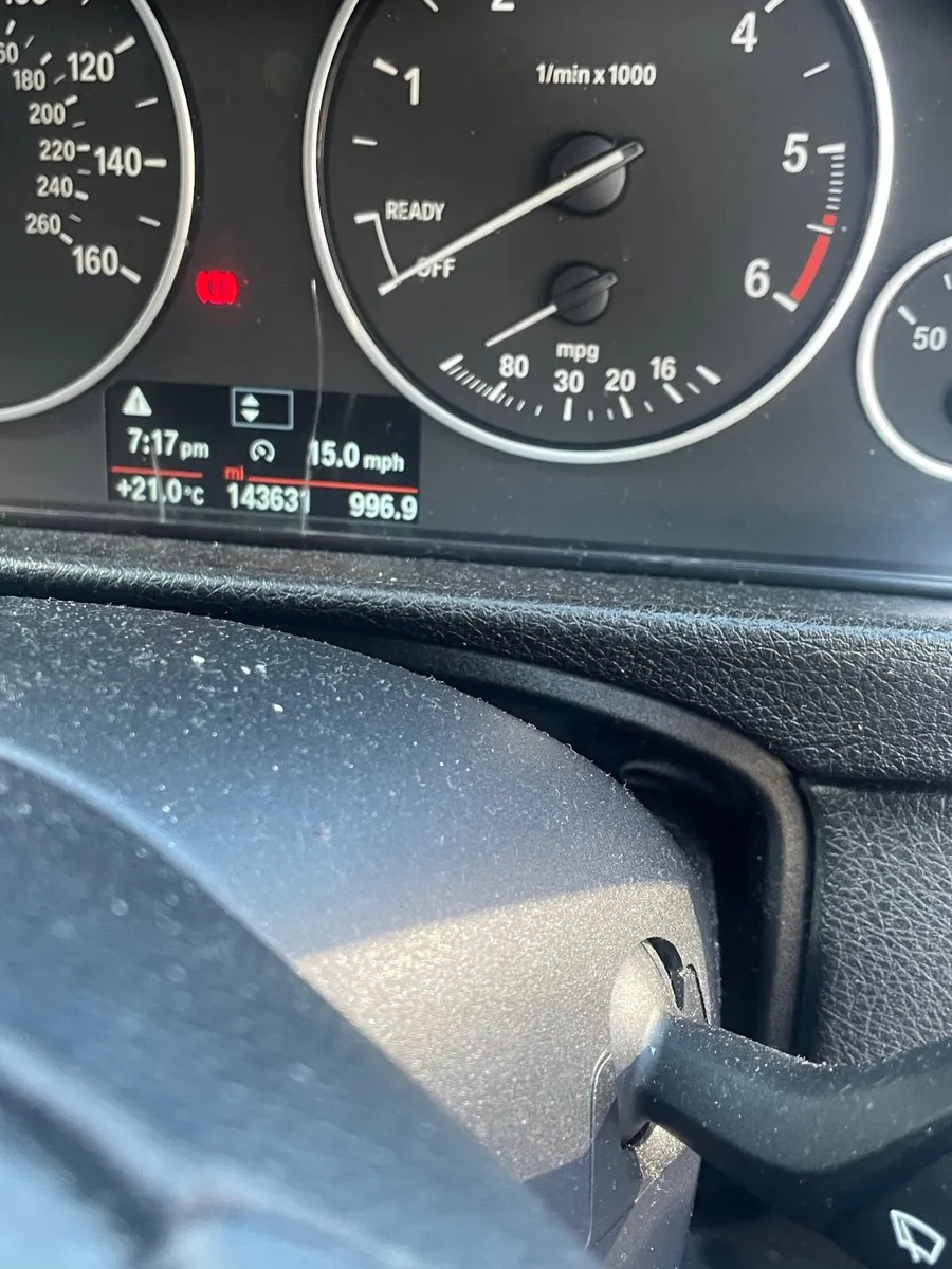 BMW 3-Series 2018 - Image 2