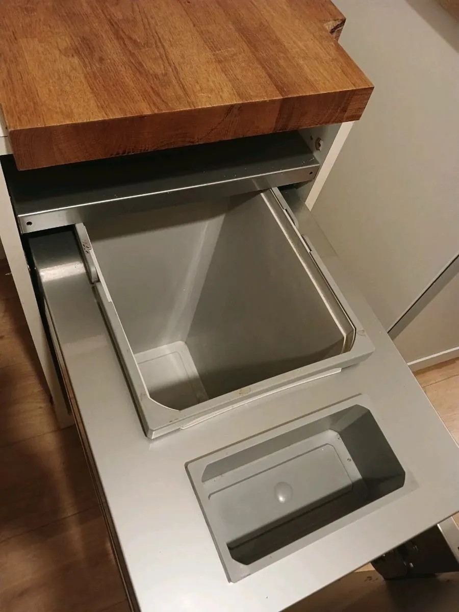 Pull Out Bin Unit Plus FREE Kitchen drawers - Image 3