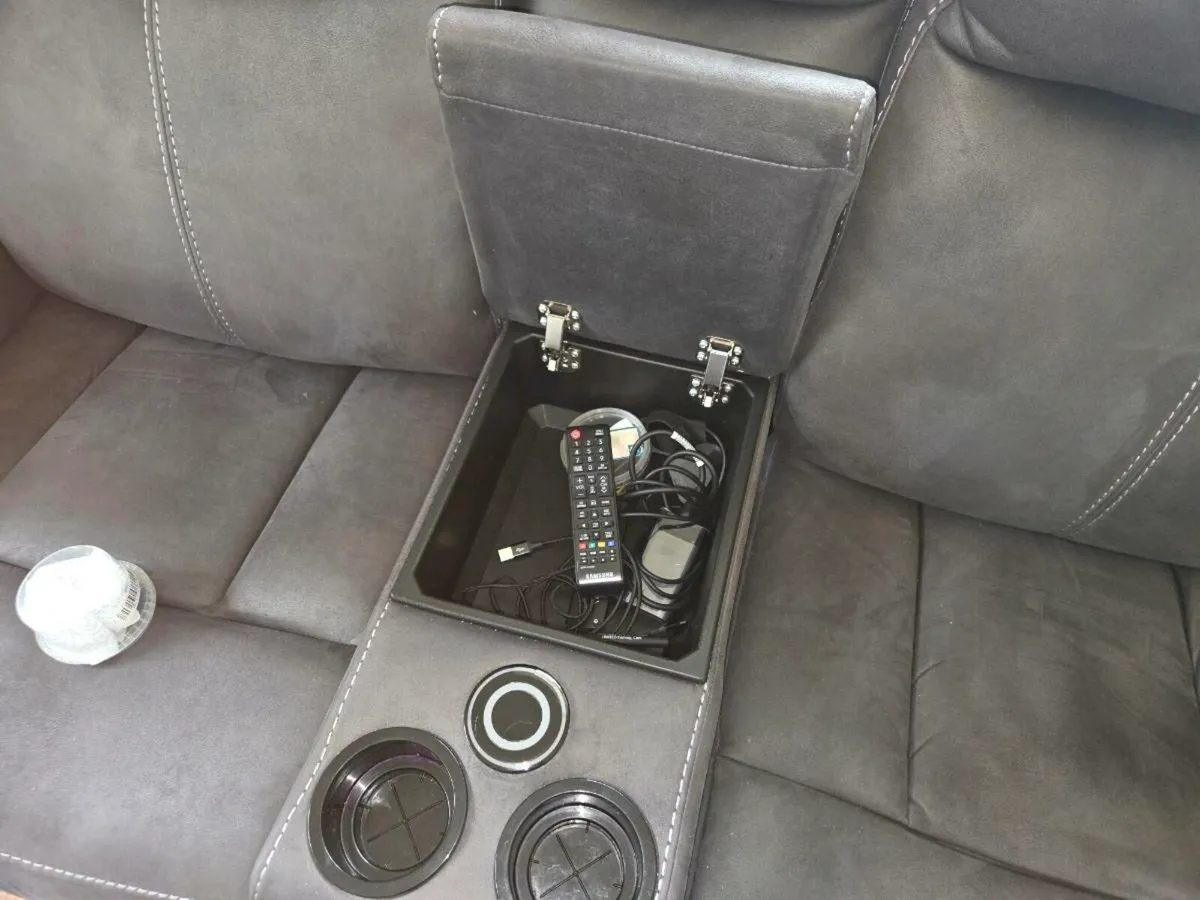 Electric 2 seater recliner in good working order - Image 2