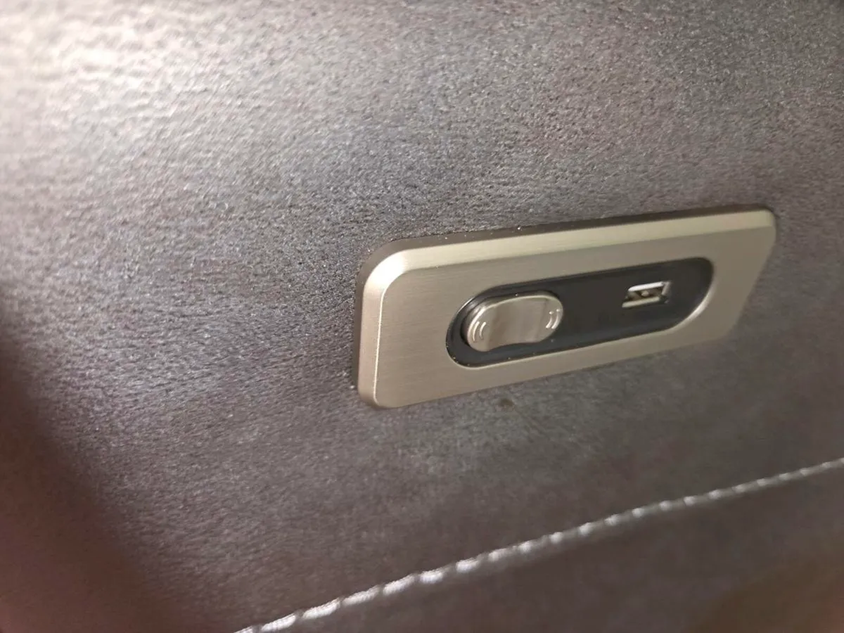 Electric 2 seater recliner in good working order - Image 3