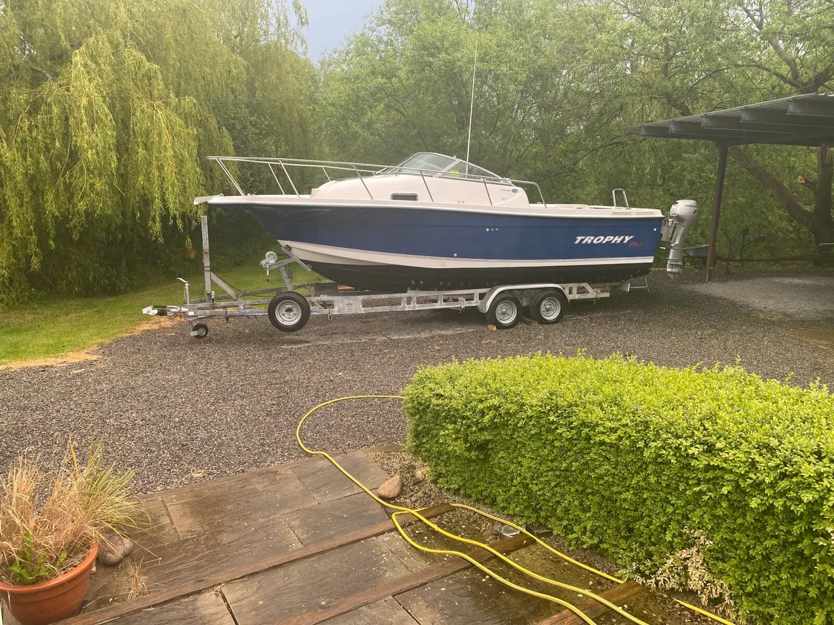Trophy boat 2352 - Image 1