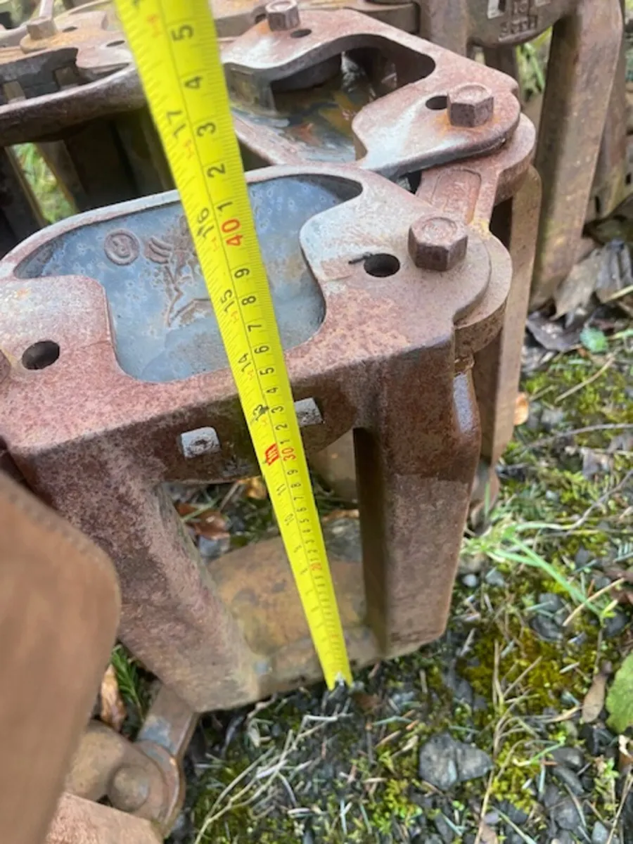 Bobcat Steel tracks to suit Skidsteer - Image 3