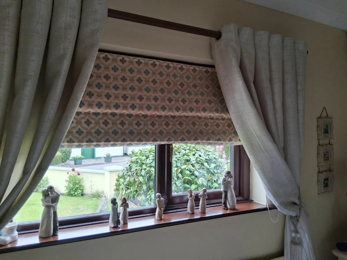 Curtains and Roman Blind to match - Image 3