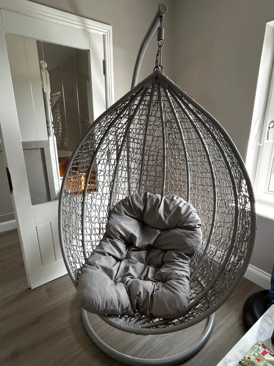 Swing chair - Image 1