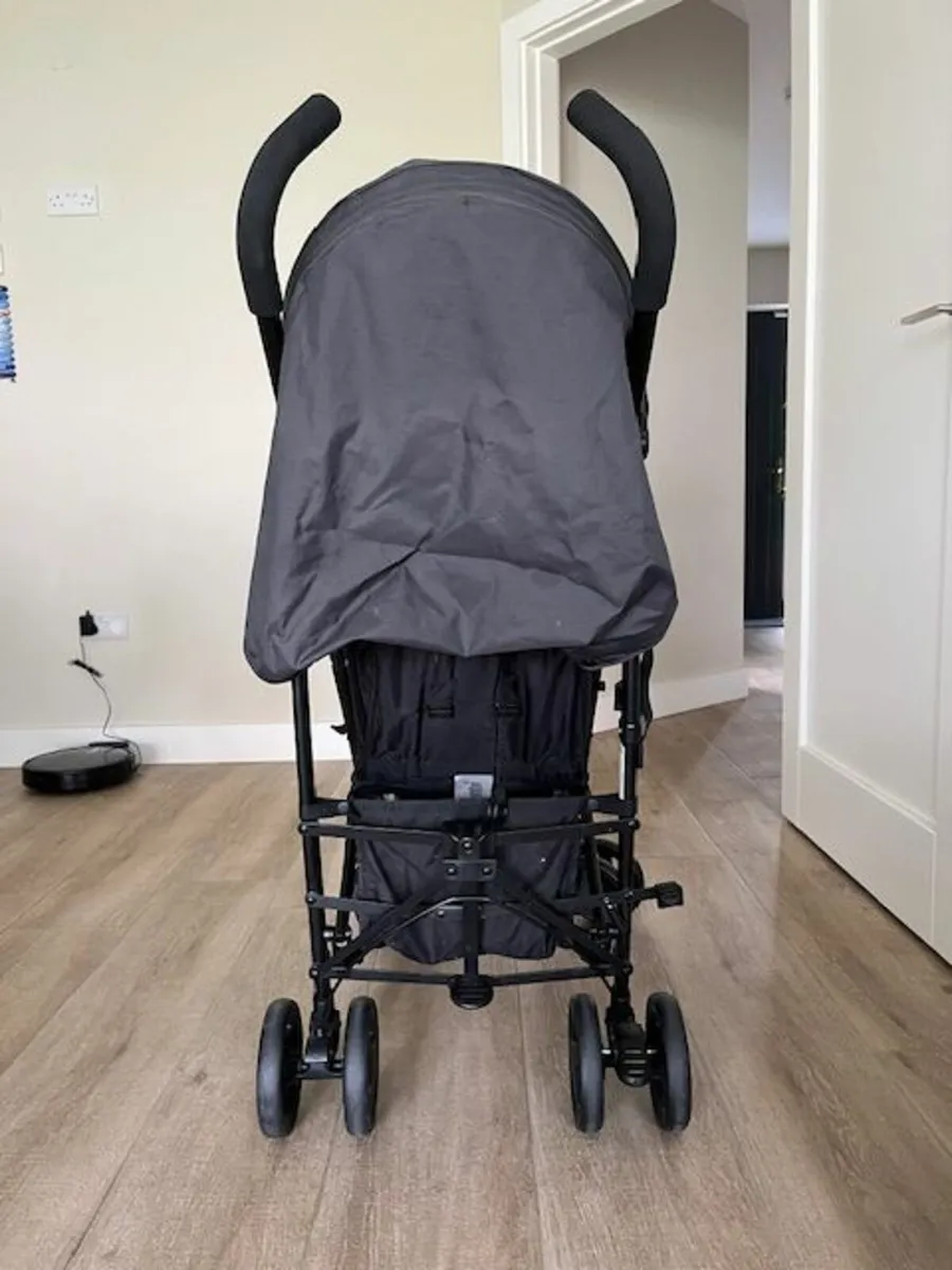 Graco Lightweight Compact Stroller -Good Condition - Image 4