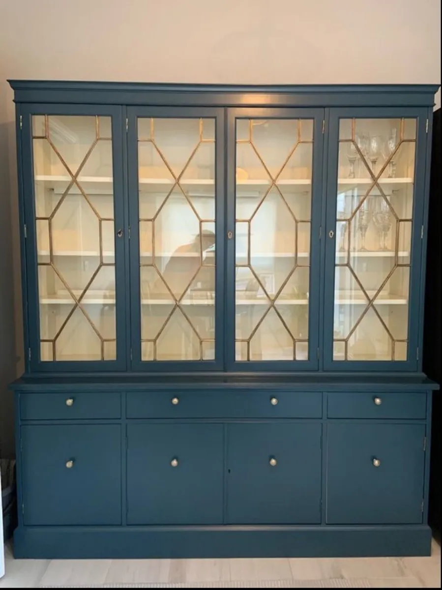 Mahogany buffet cabinet - Image 1