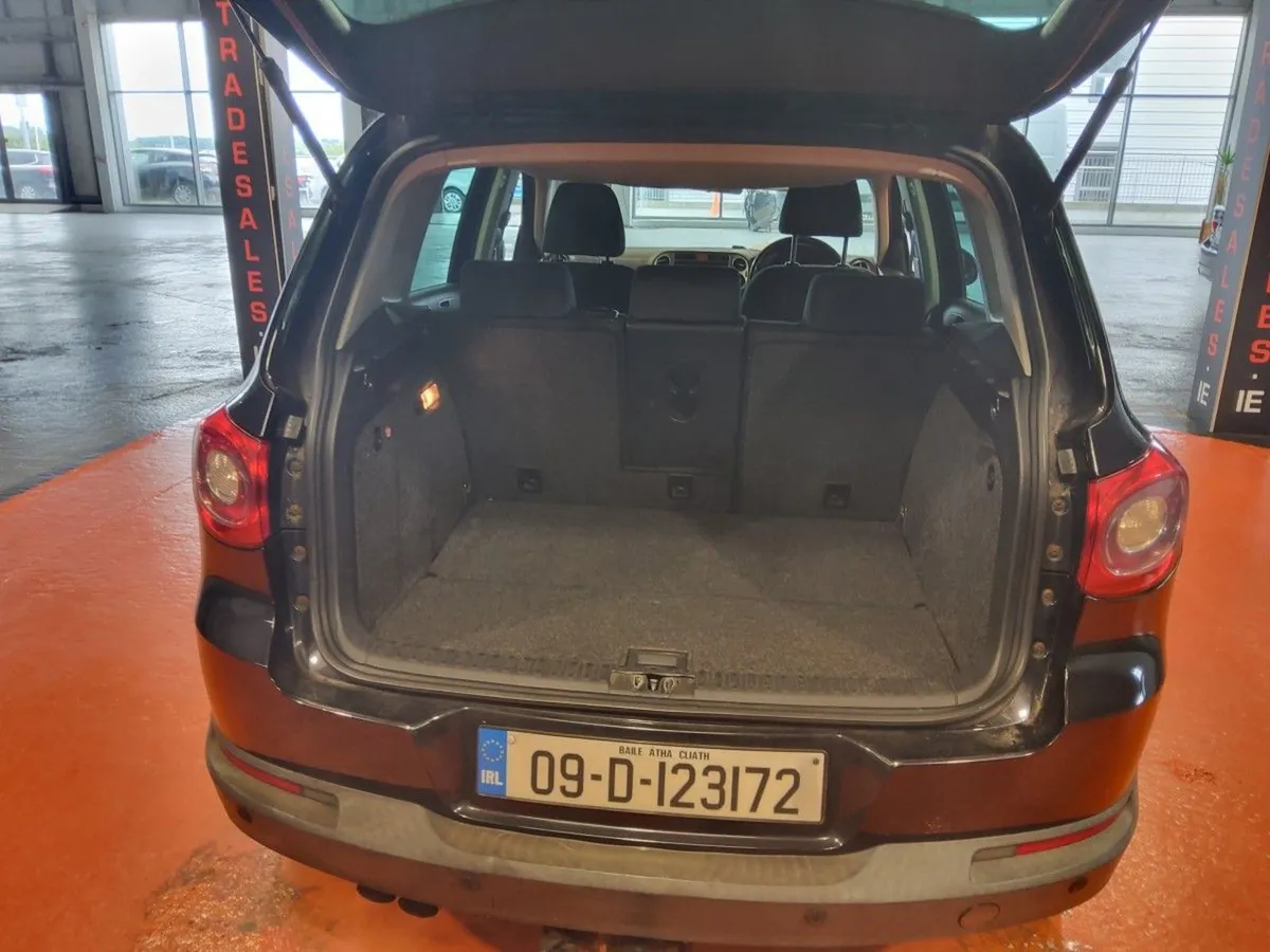 Volkswagen Tiguan 2.0 TDI Bluemotion Trend FUN - Image 4