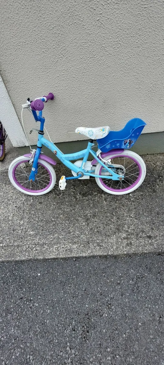 Bikes and bike rack - Image 4