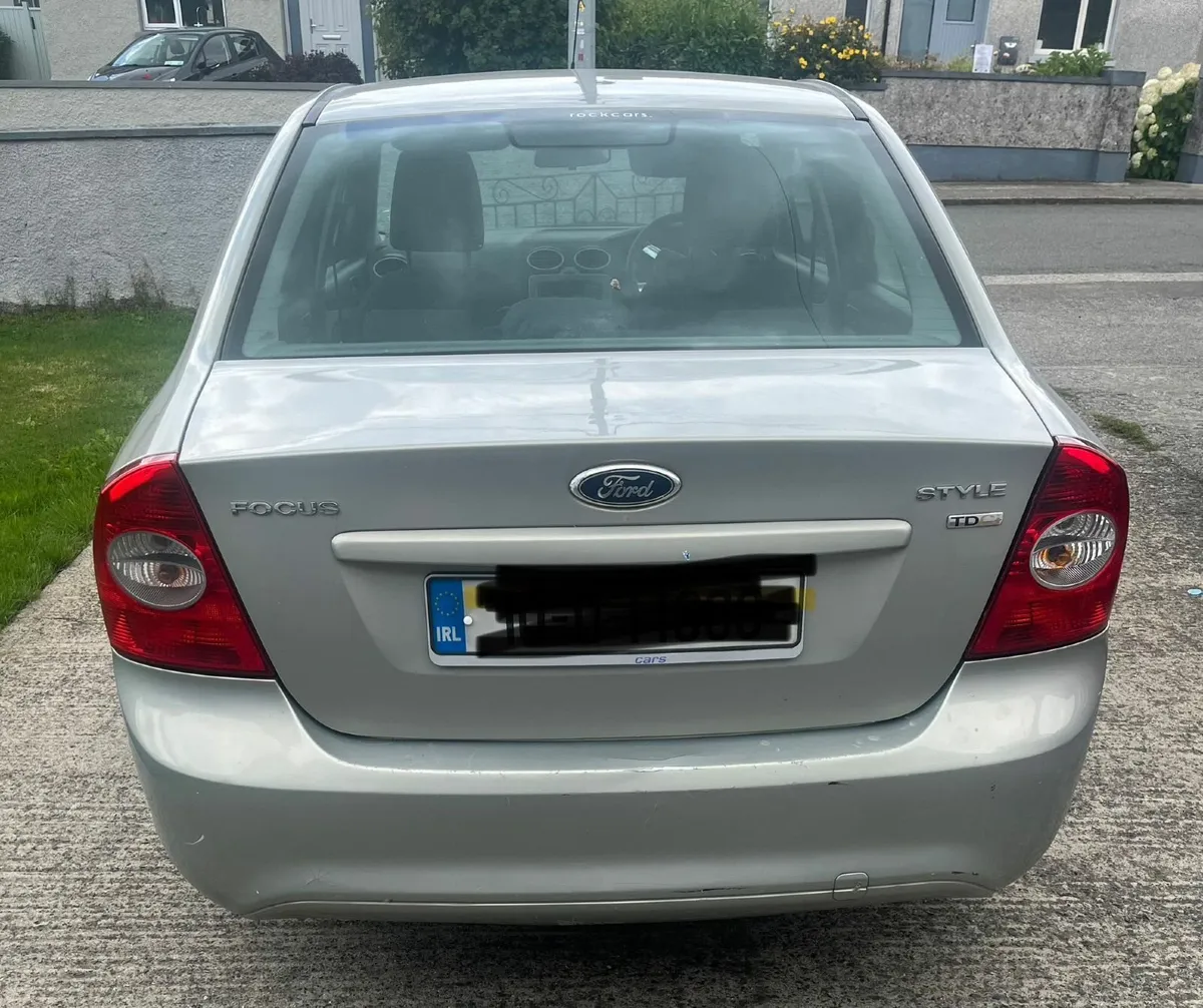 Ford Focus 2010 - Image 2