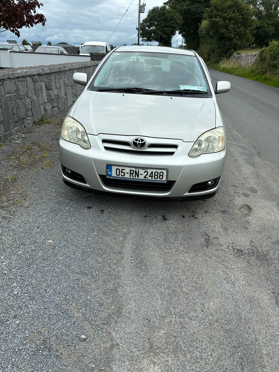 2005 Toyota Corolla hatchback - Image 1