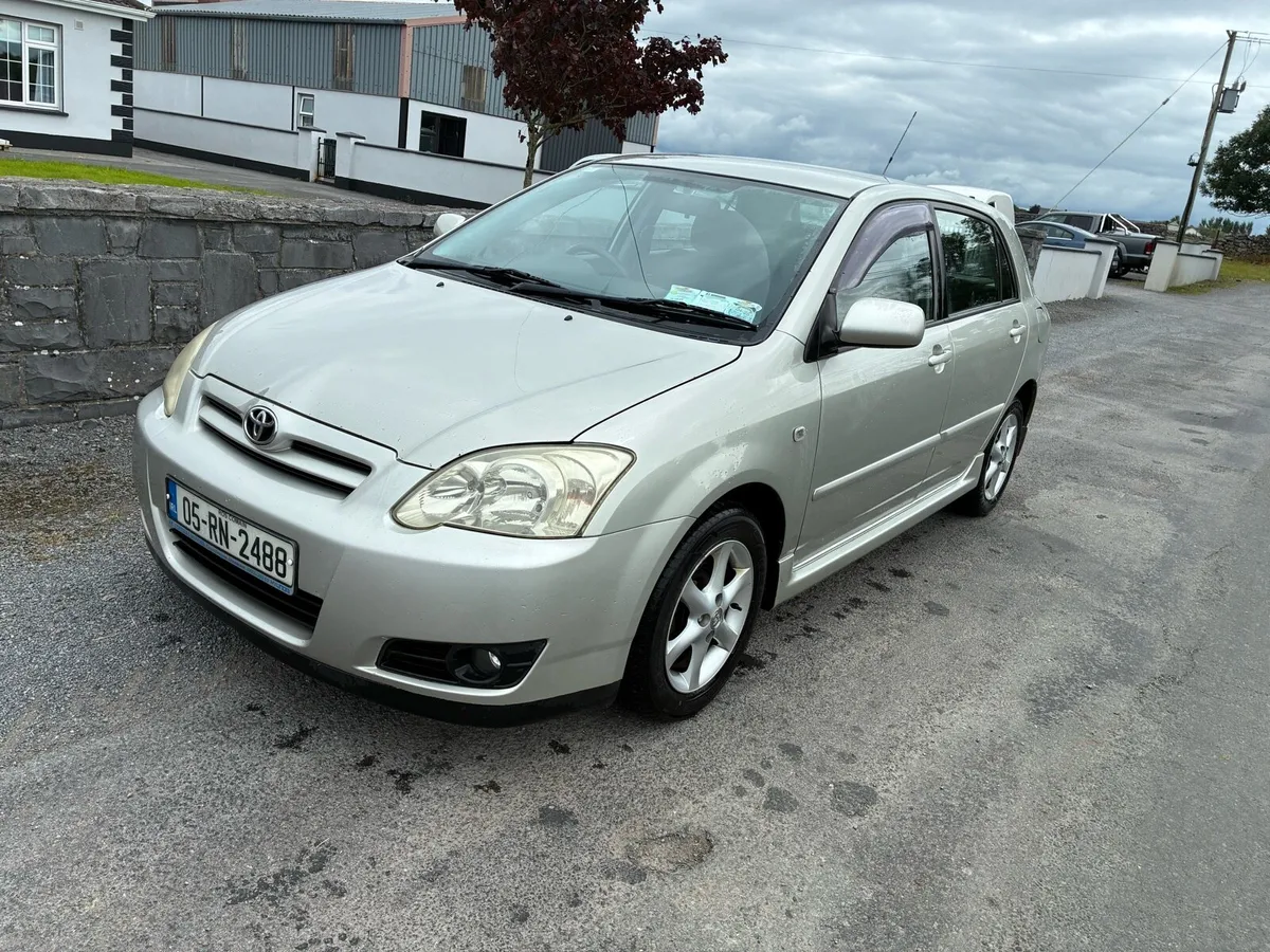 2005 Toyota Corolla hatchback - Image 2