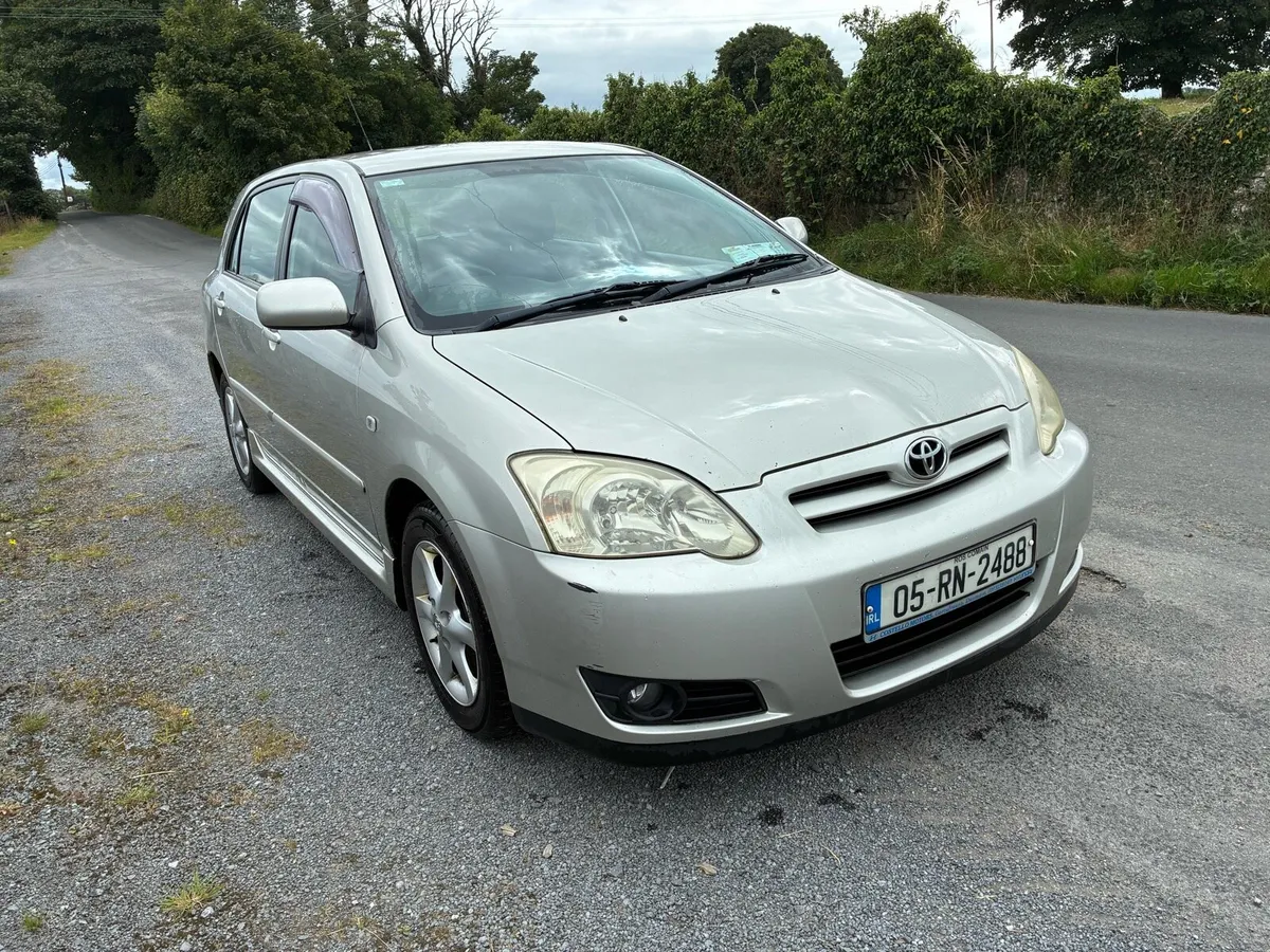 2005 Toyota Corolla hatchback - Image 3