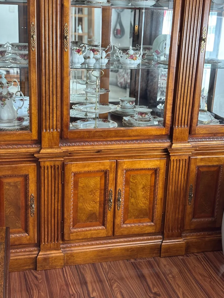 Wall unit - Image 1
