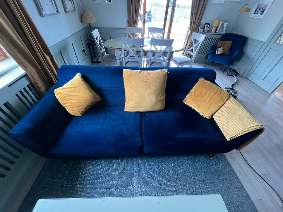 Couches - Image 2