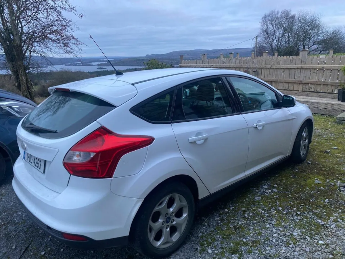Ford Focus 2011 - Image 2