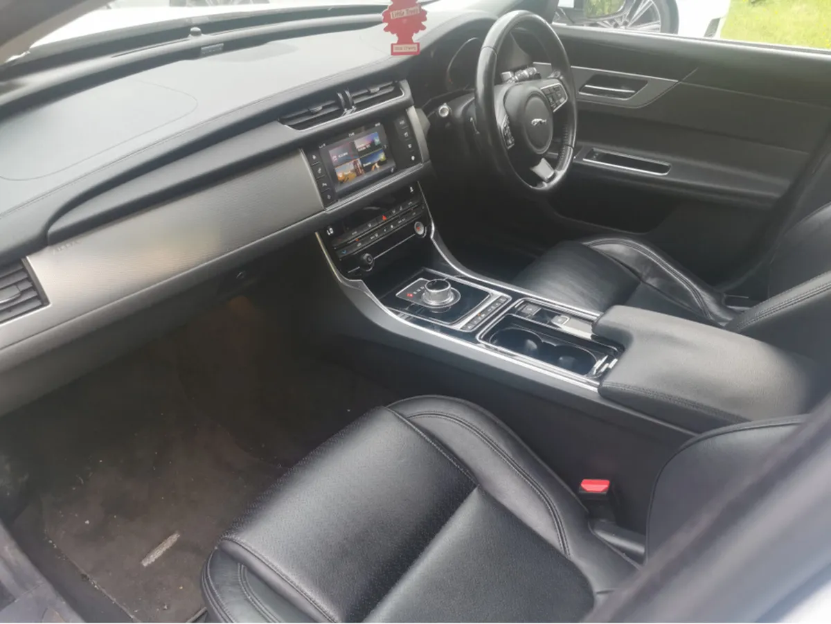 Jaguar XF 2.0 D PRESTIGE 180PS 4DR AUTO - Image 4