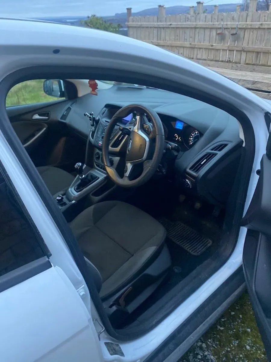 Ford Focus 2011 - Image 3