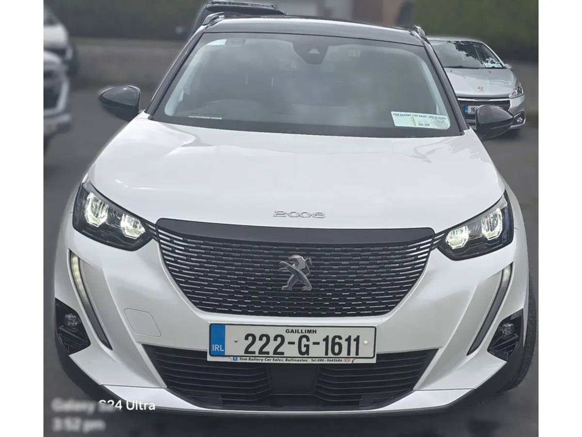 Peugeot 2008 ALLURE 1.2 130 AUTO 4DR A - Image 1