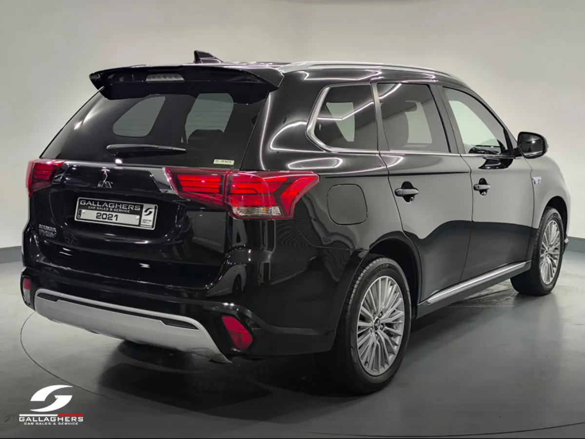 Mitsubishi Outlander (211) EXCEED PHEV CVT TOP SPE - Image 4
