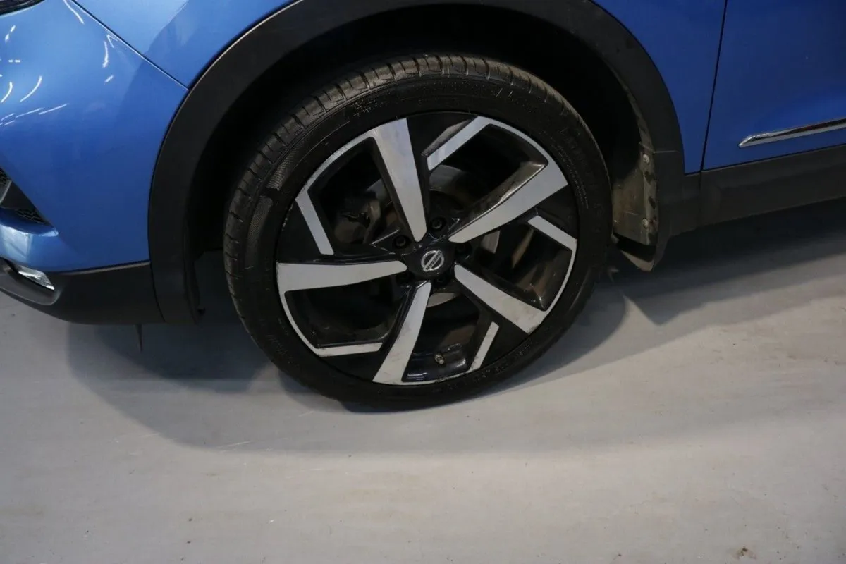 Nissan QASHQAI SV High Spec 1.3l Petrol Automatic - Image 3