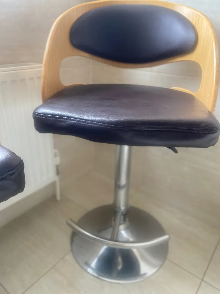 Bar stool for island €25 - Image 4