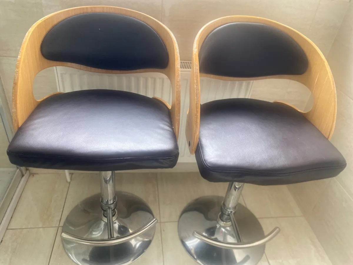 Bar stool for island €25 - Image 1