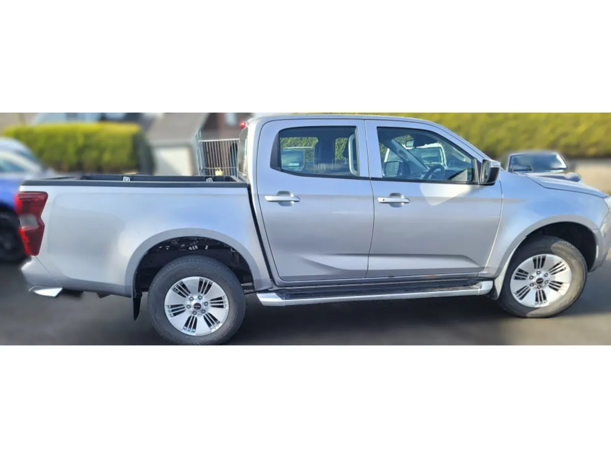 Isuzu D-Max L DOUBLE CAB 4DR - Image 3