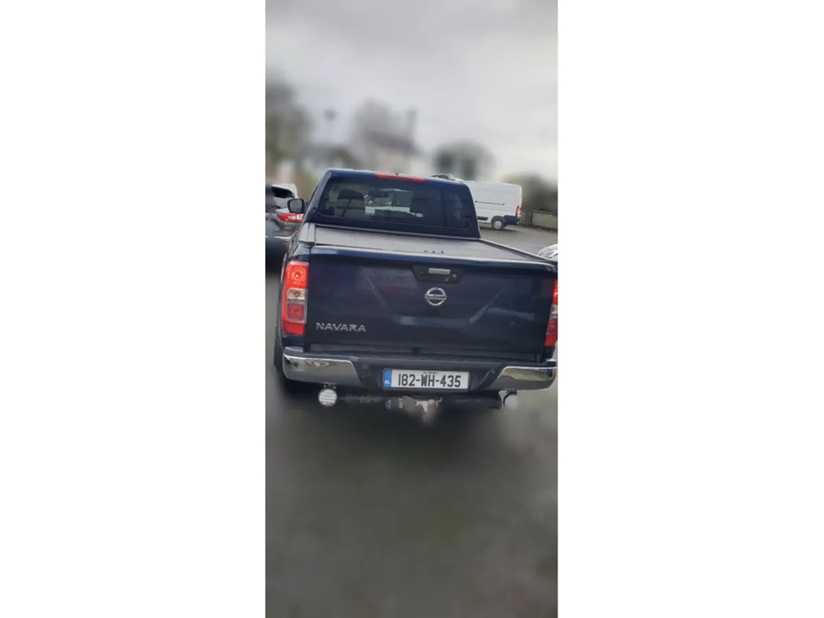 Nissan Navara 2.3 LE LEATHER CREW CAB 190 4DR - Image 2