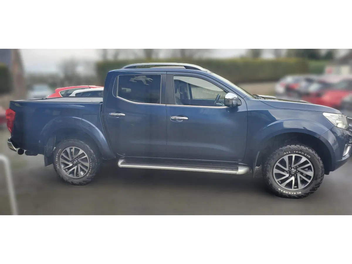 Nissan Navara 2.3 LE LEATHER CREW CAB 190 4DR - Image 3
