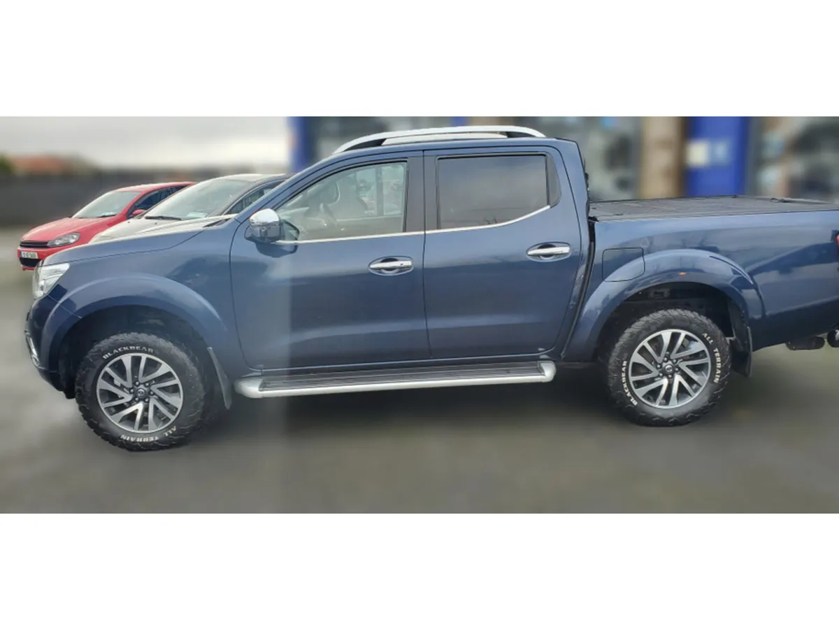 Nissan Navara 2.3 LE LEATHER CREW CAB 190 4DR - Image 4