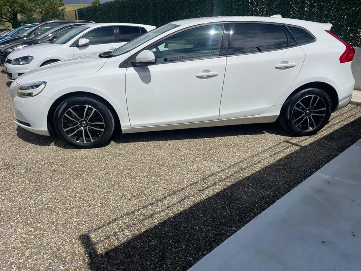 Volvo V40 1.5 AUTO T3 - Image 4