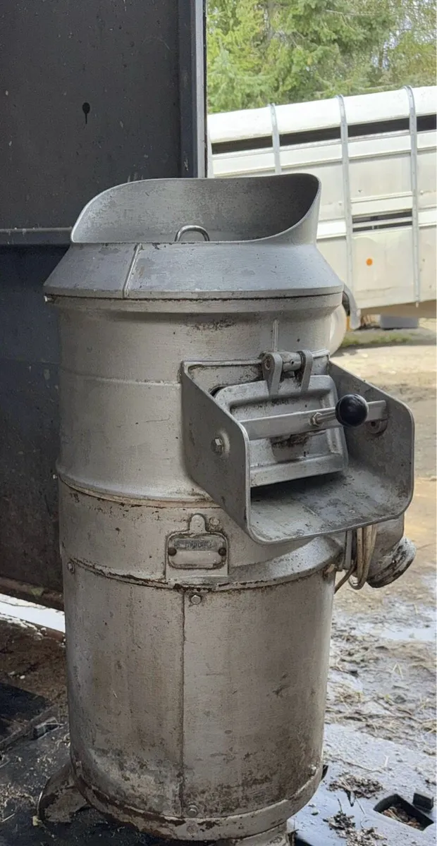 Potato peeler machine and potato cutter machine - Image 1
