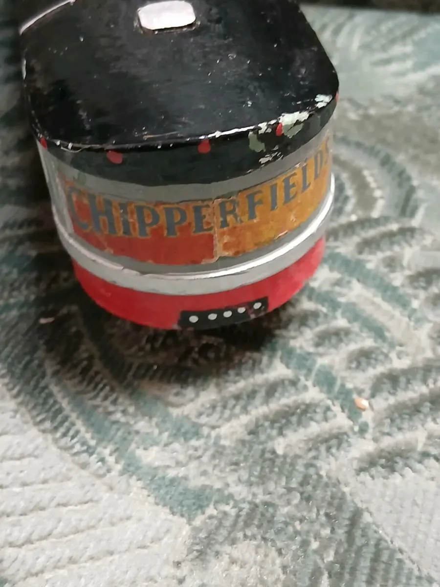3 CHIPPERFIELDS CIRCUS MODELS - Image 2