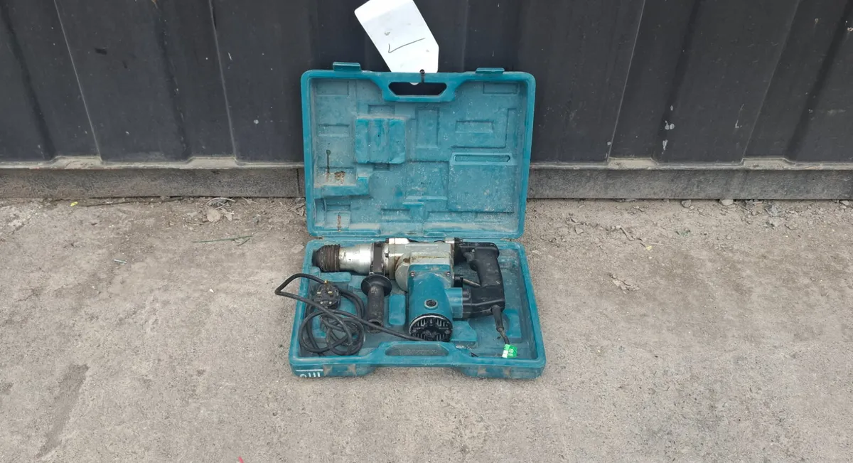 Makita SDS Drill / Breaker – 220V - Image 3