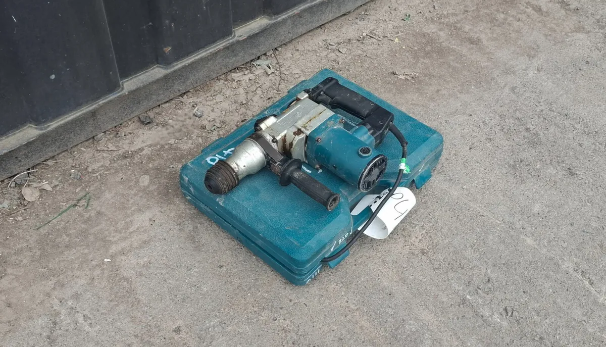 Makita SDS Drill / Breaker – 220V - Image 1