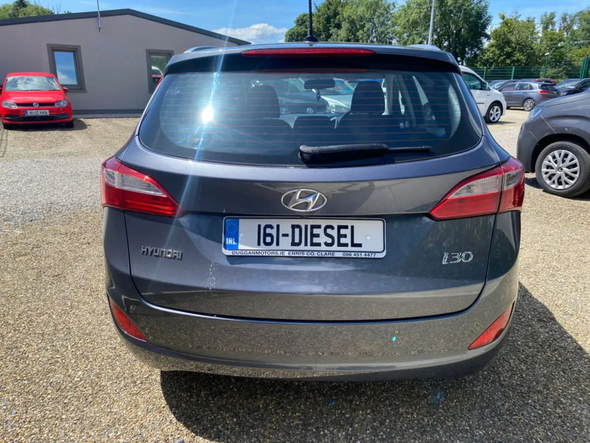 Hyundai i30 SE NAV BLUE DRIVE CRD - Image 4
