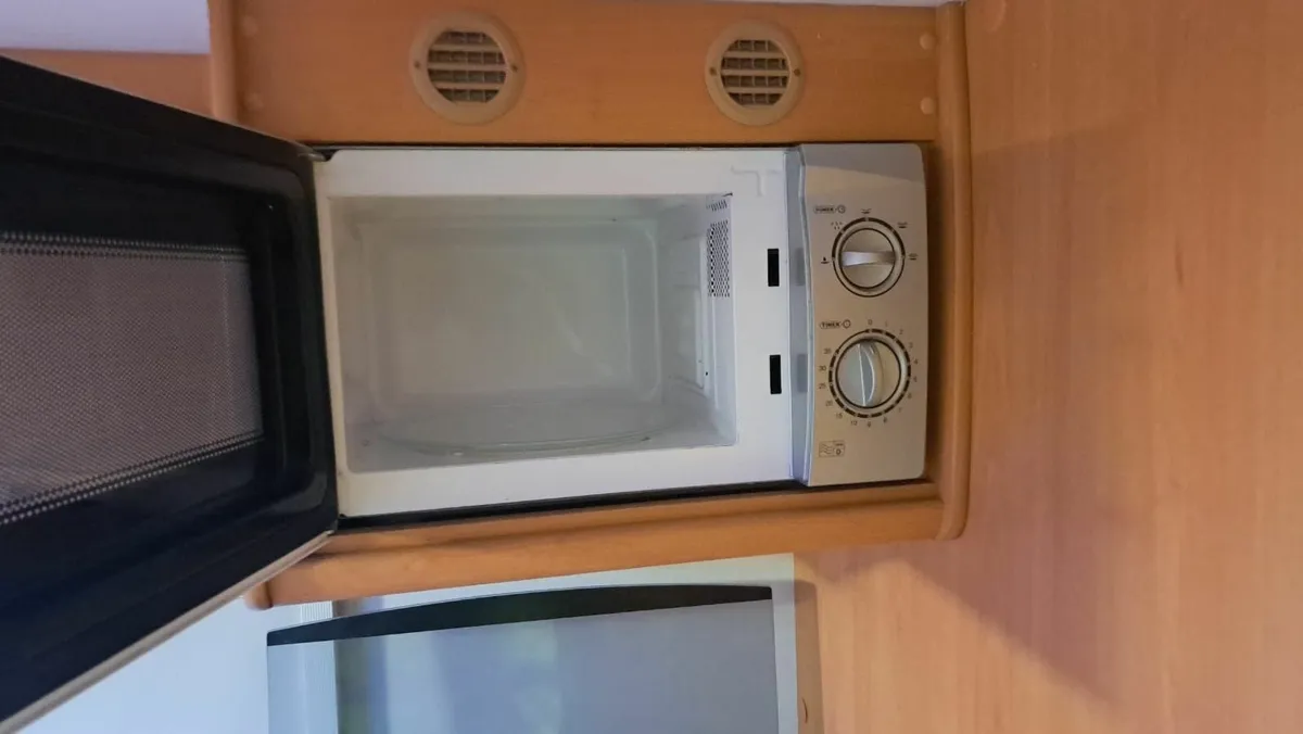 2008 Lunar Lexon 585 SI Caravan - Image 2