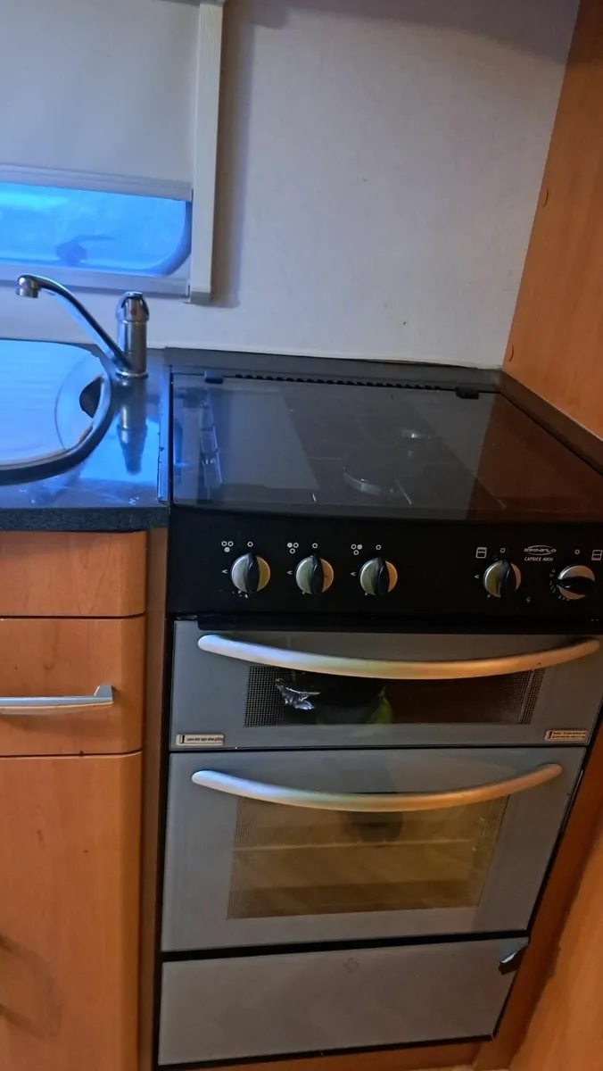 2008 Lunar Lexon 585 SI Caravan - Image 3