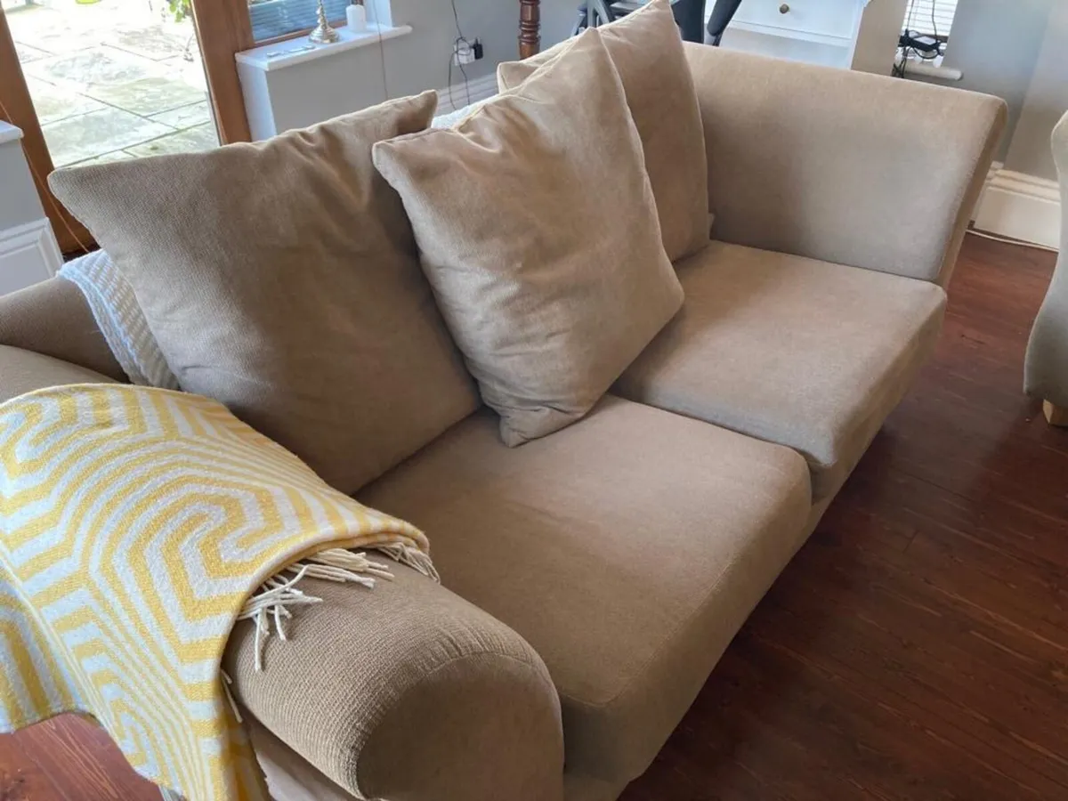 Couches - Image 2