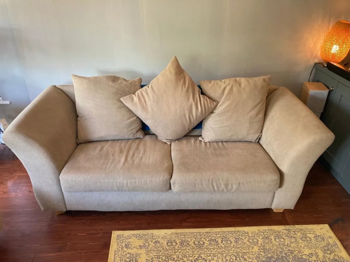 Couches - Image 4